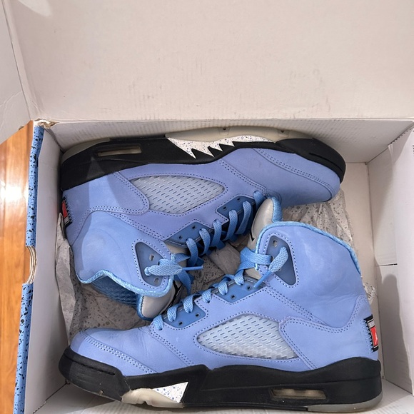 Air Jordan 5 Retro SE Blue and Black Sneakers